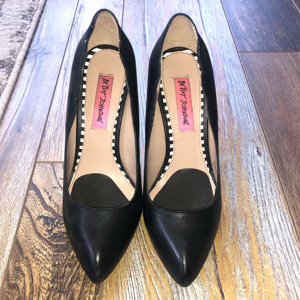 Betsy Johnson Raciee Leather Pump